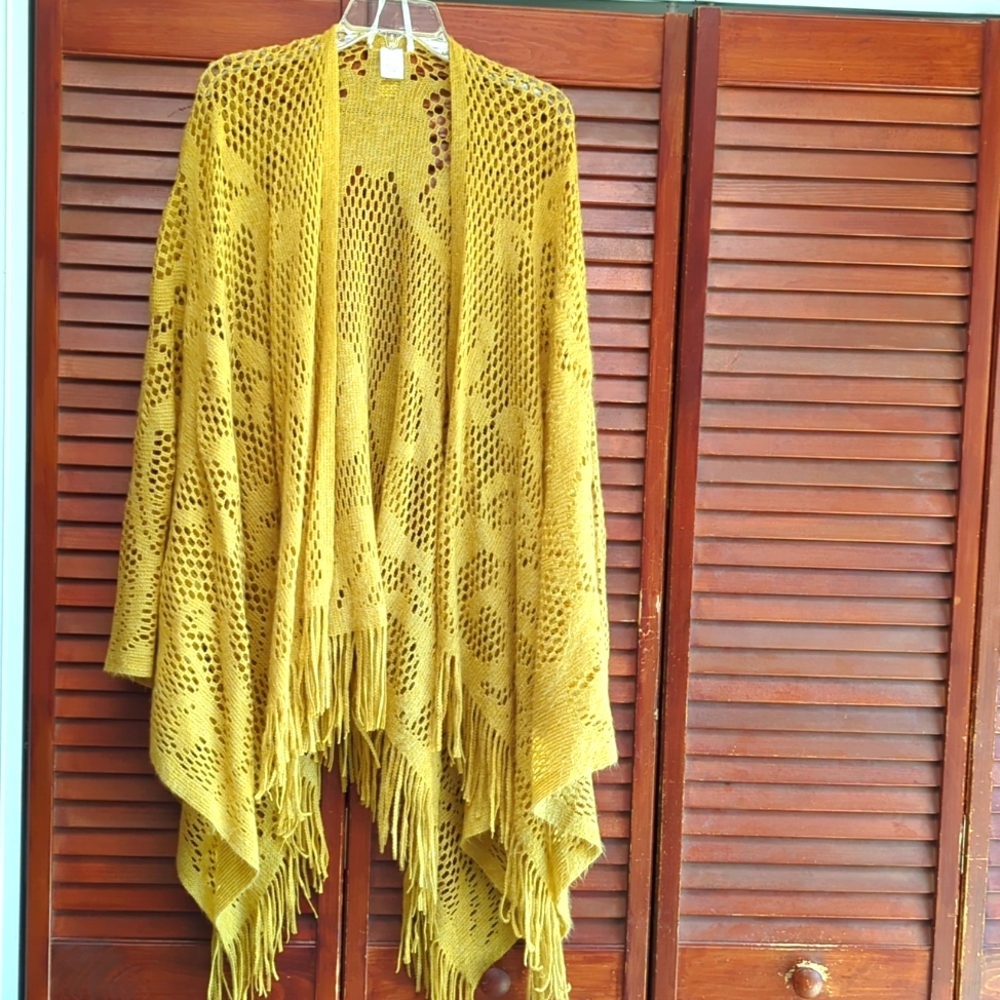 🌞Beautiful Patterned Golden Yellow Shawl🌞